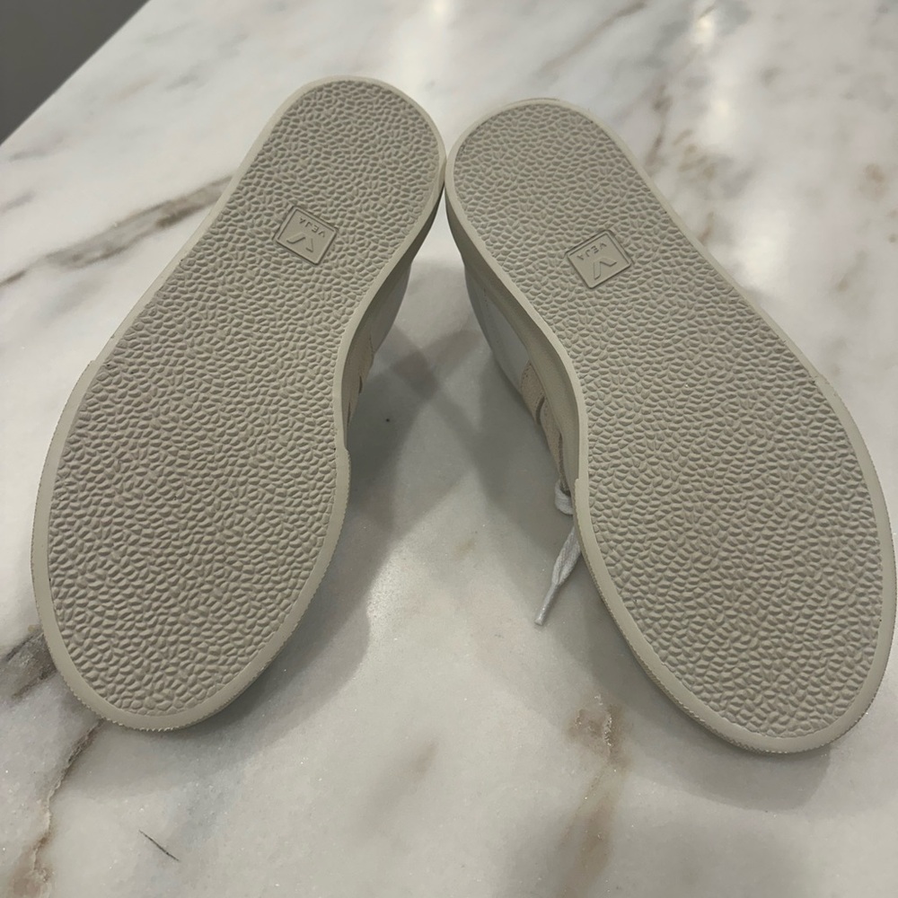 New never worn Veja sneakers - Picture 4 of 6